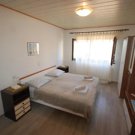 Apartment Fuer 6 Personen Ca 75 Qm In Njivice, Kvarner Bucht Krk Njivice