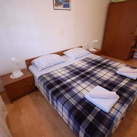 Fuer 6 Personen Ca 75 Qm In Njivice, Kvarner Bucht Krk Apartment *