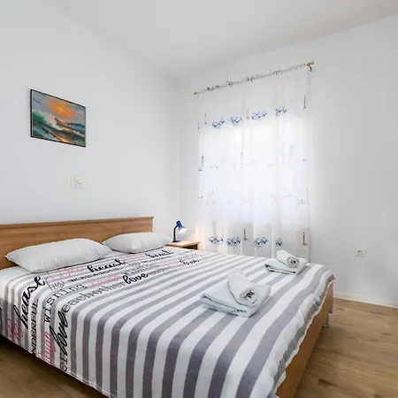 Apartament Fuer 6 Personen Ca 75 Qm In Njivice, Kvarner Bucht Krk