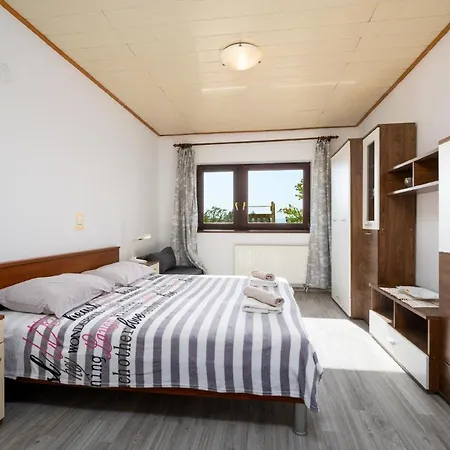 Fuer 6 Personen Ca 75 Qm In Njivice, Kvarner Bucht Krk Apartament *