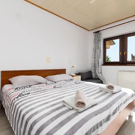 Fuer 6 Personen Ca 75 Qm In Njivice, Kvarner Bucht Krk דירה נייביצה
